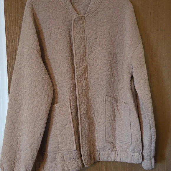 Womens NWOT quilted jacket In Pretty Taupe Color, Zip Closure - Picture 1 of 2